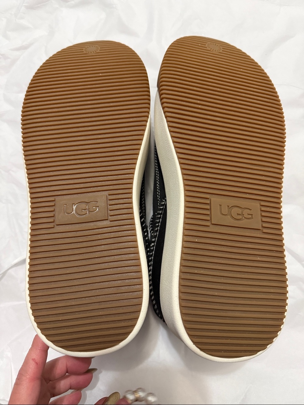 UGG Women’s EZ-Duzzit Platform Sneakers in Black and White - Picture 4 of 4